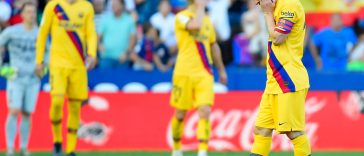 Los jugadores del Barcelona no podían esconder su cara de decepción.