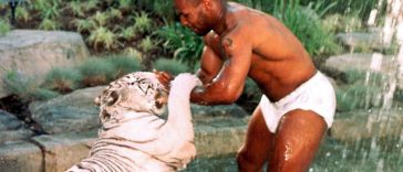 Mike Tyson junto a Kenia, la hembra de tigre con la que pasó grandes momentos.
