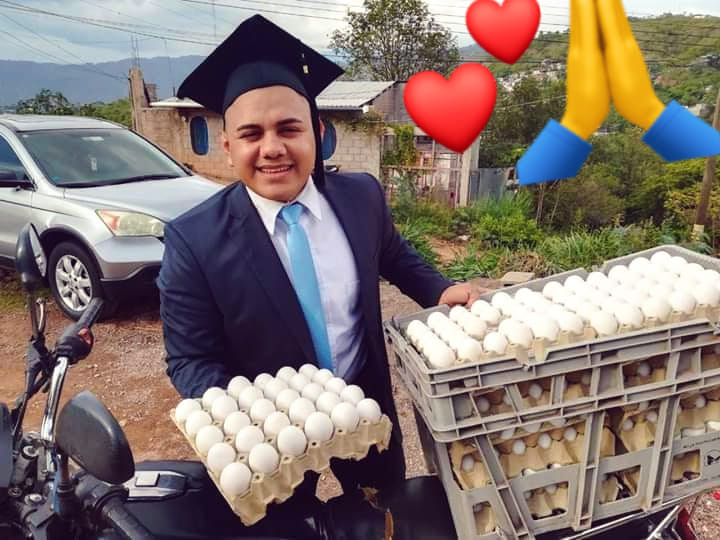carrera universitaria vendiendo huevos